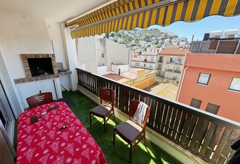 Large flat in the centre of Rosas with uninterrupted views 